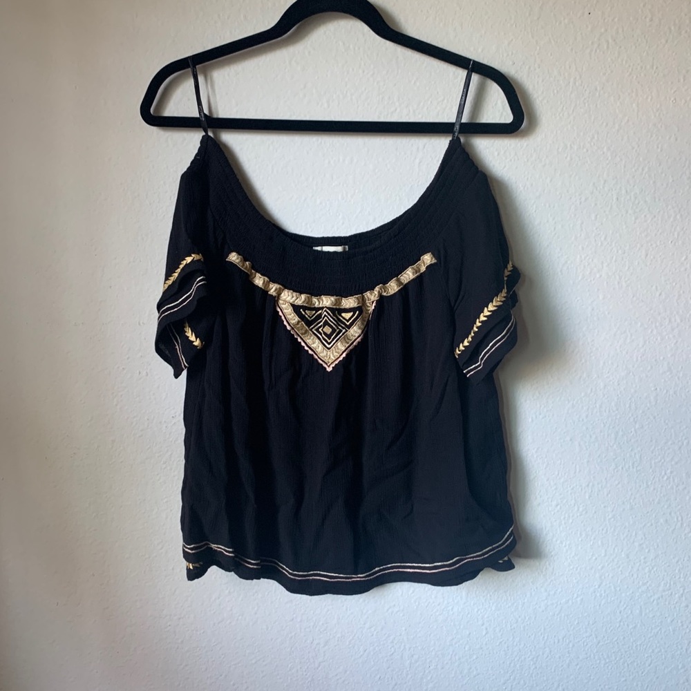 Rahi Cali off shoulder top